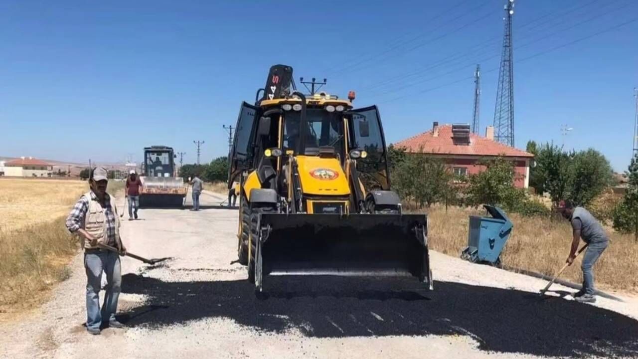 Yozgat'ta Yıpranan Yola Belde Belediye Başkanı El Attı