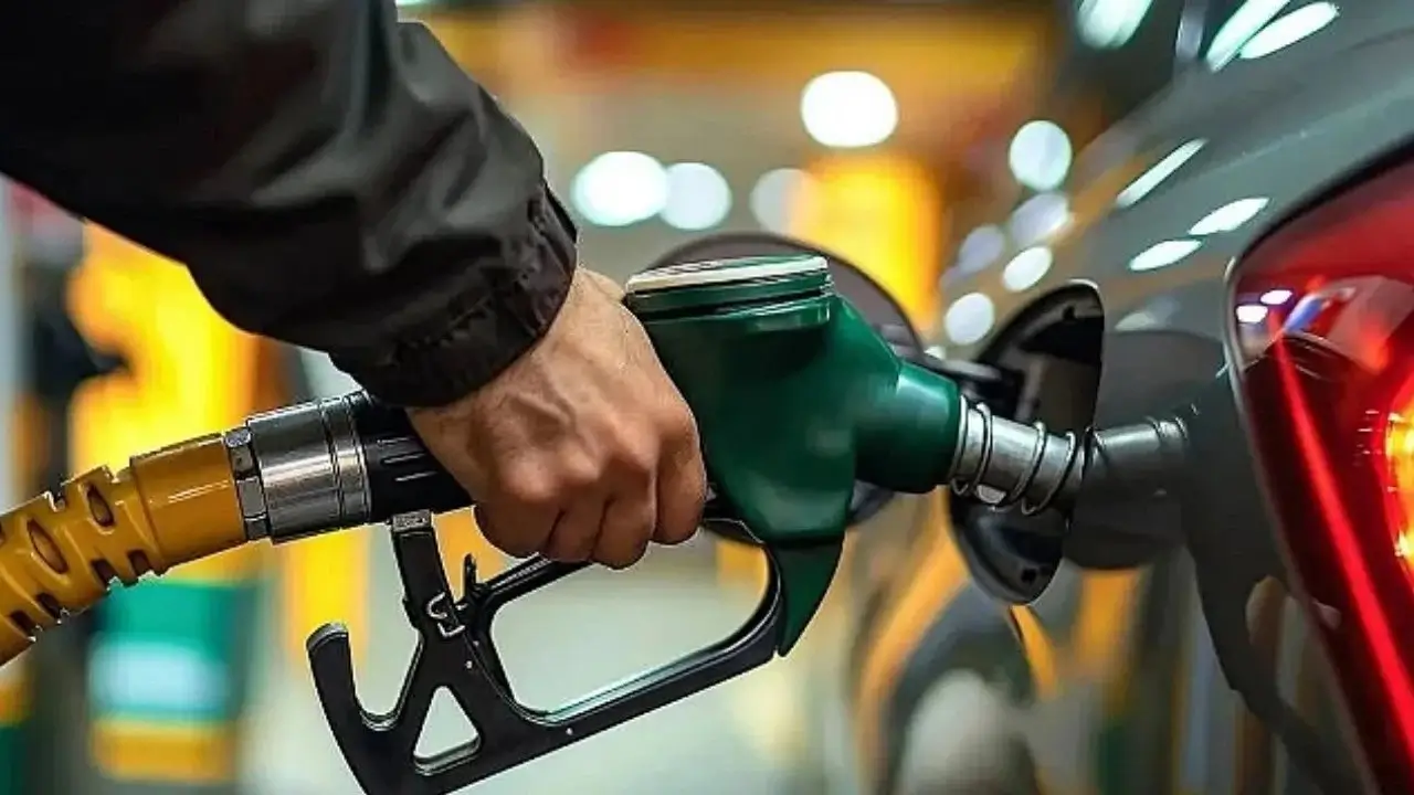 Akaryakıt pompalarında yeni rekor: Motorinin litre fiyatı 100 lirayı geçiyor