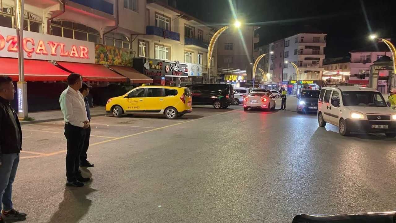 Akdağmadeni’nde Trafik Denetimlerine Kaymakam Kaymakçı Da Eşlik Etti (1)