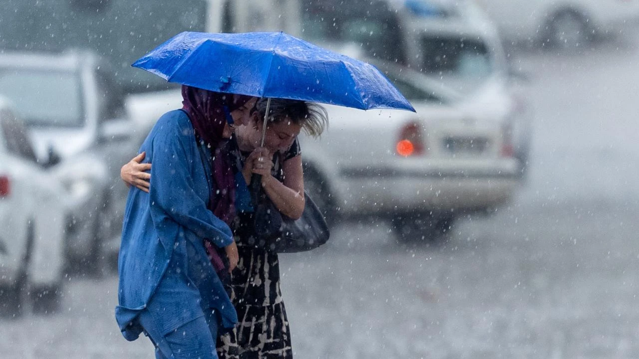 Meteoroloji iki kente sarı kod verdi: Doğu Karadeniz için sel ve heyelan uyarısı