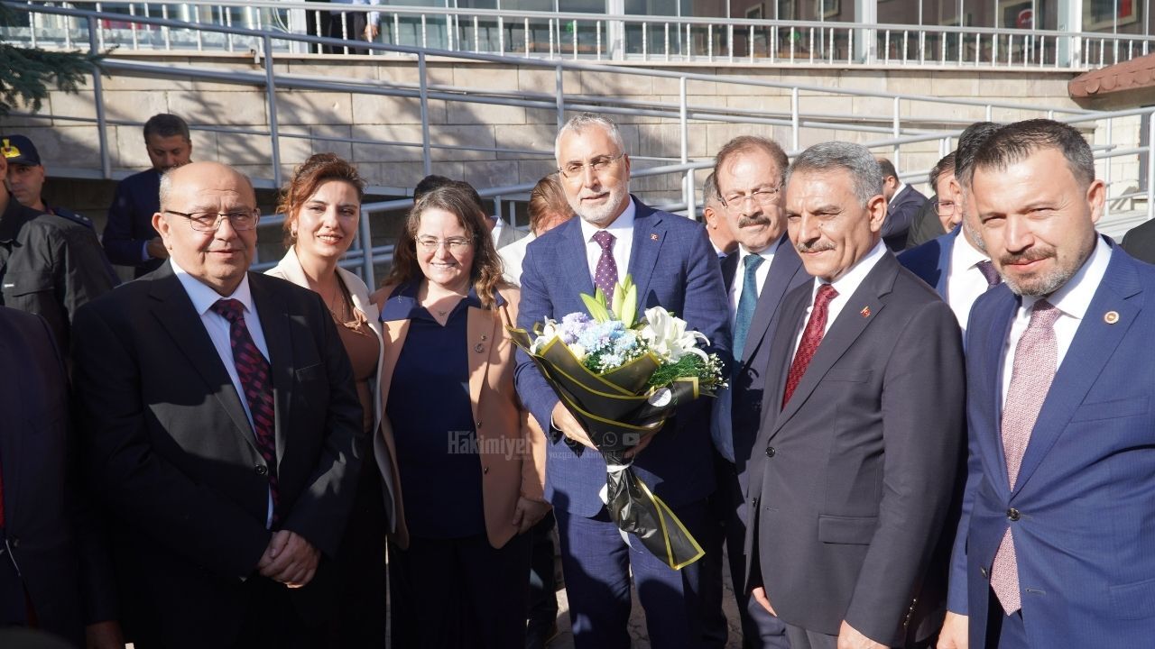 Bakan Işıkhan Yozgat'ta İş İnsanlarıyla Buluştu Gençlerimiz Kendi Memleketinde Doymalı (4)