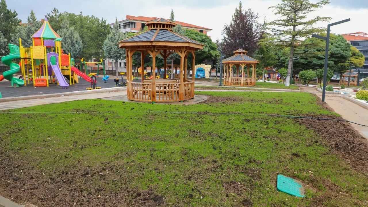Çekerek’te Yunus Emre Parkı Yenileniyor (2)