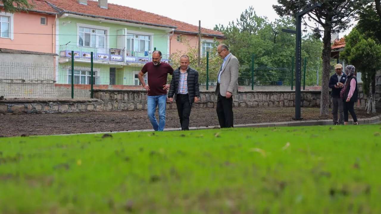 Çekerek’te Yunus Emre Parkı Yenileniyor (3)