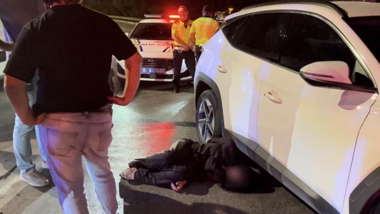 Gazetecilere Tükürdü, Polis Aracına Saldırdı! Alkollü Sürücü Ortalığı Karıştırdı (2)