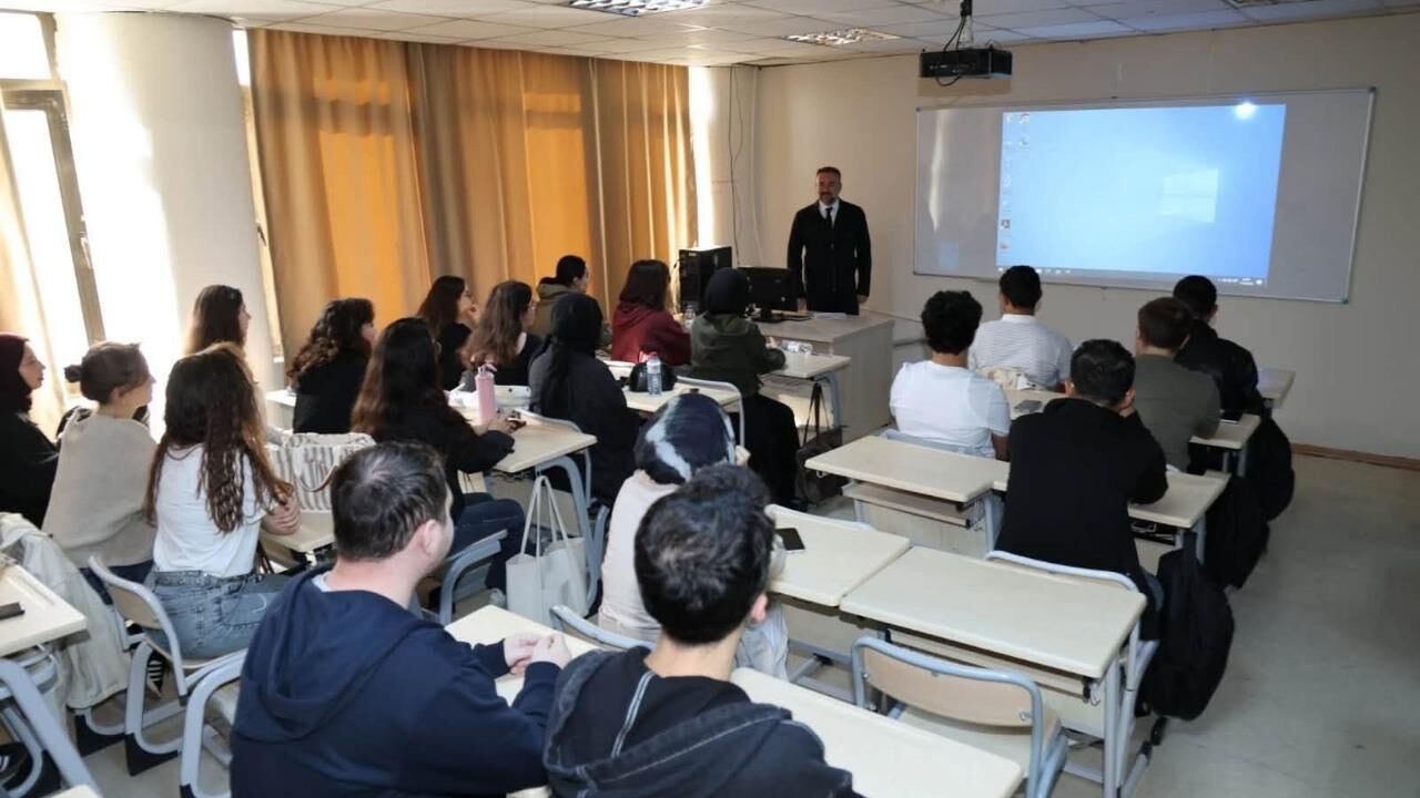 Geleceğin Diş Hekimlerine İlk Ders Rektör Yaşar'dan! (2)