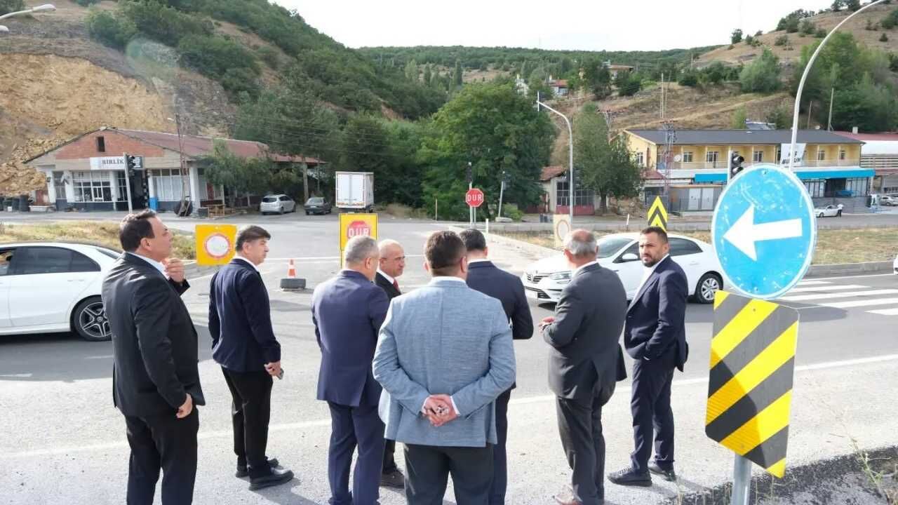 Süleyman Şahan Sahaya İndi! Akdağmadeni E 88 Karayolu İçin Harekete Geçildi
