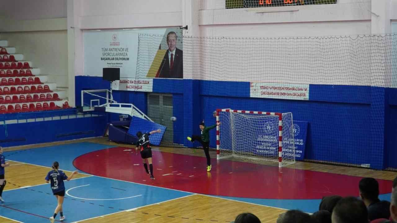 Türk Hentbolunun Ordinaryüsü Yozgat Formasıyla Sahada (1)