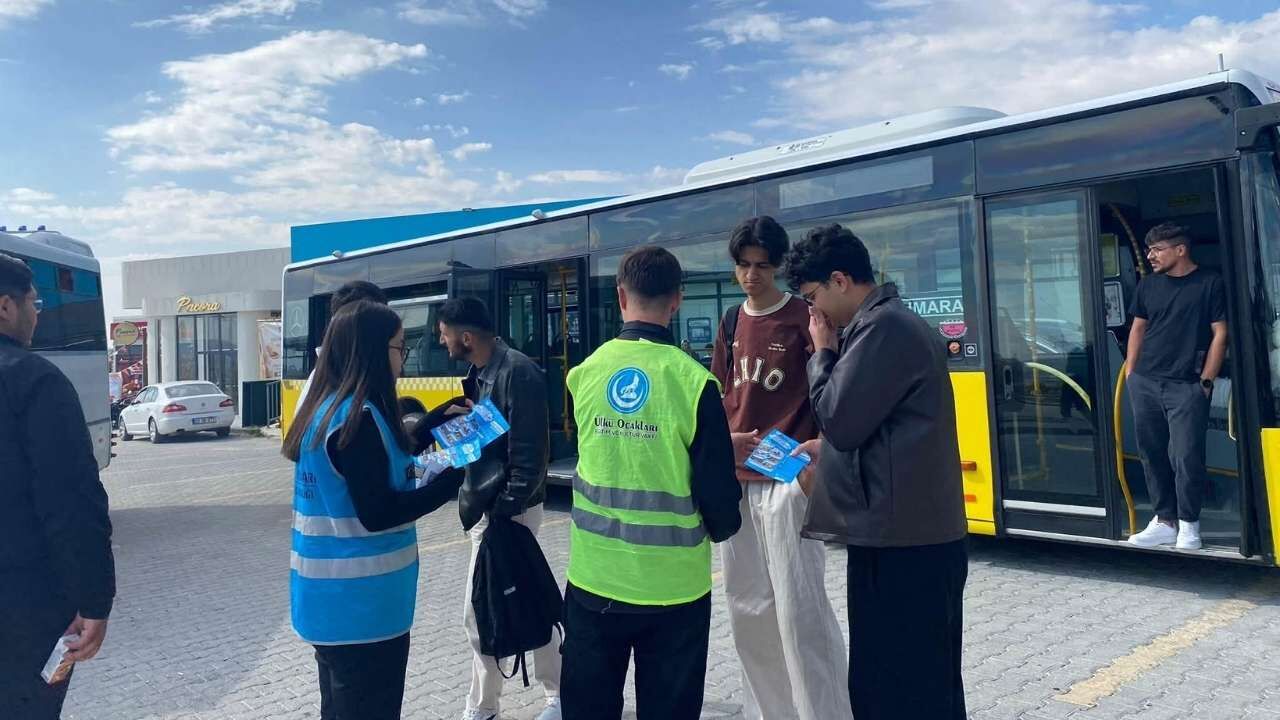 Ülkü Ocakları’ndan Bozok Üniversitesi’nde Yeni Öğrencilere Uzem Tanıtımı (2)