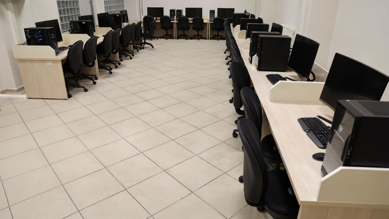 Yapay Zeka Laboratuvarı Öğrencilerin Hizmetine Sunuldu (1)
