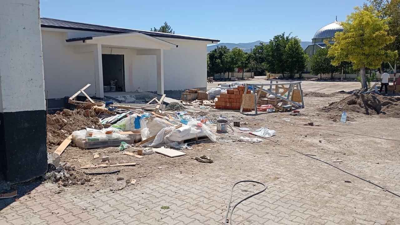 Yerköy Sekili’de Okul Bahçesinde İnşaat Endişesi: Veliler Çözüm Bekliyor