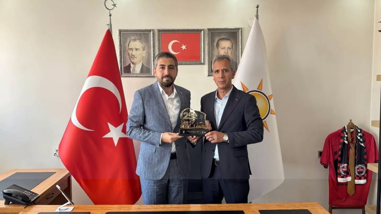 Yozgat Ak Parti'den 25. Yıl Vefa Buluşması Genel Merkez Hediyeleri Başkanlara Verildi (3)