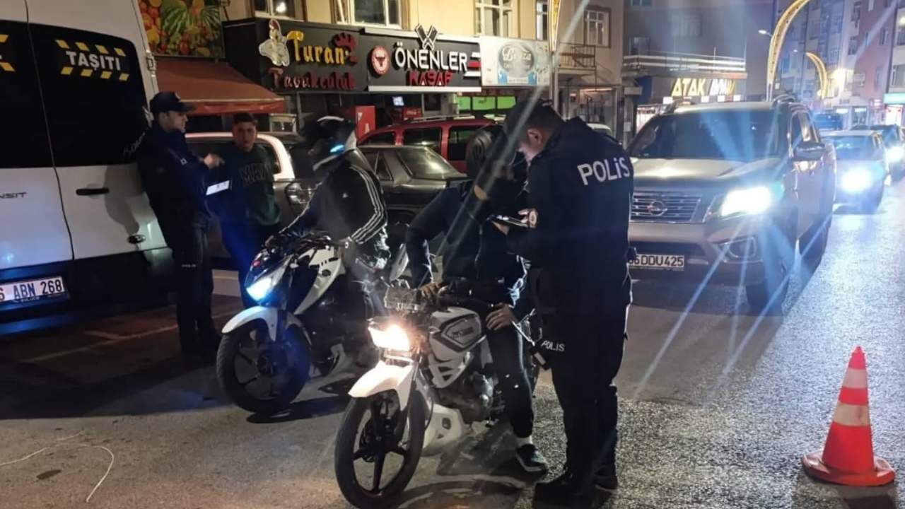 Yozgat Akdağmadeni’nde Okul Ve Kyk Yurtları Çevresi Kontrol Edildi (1)