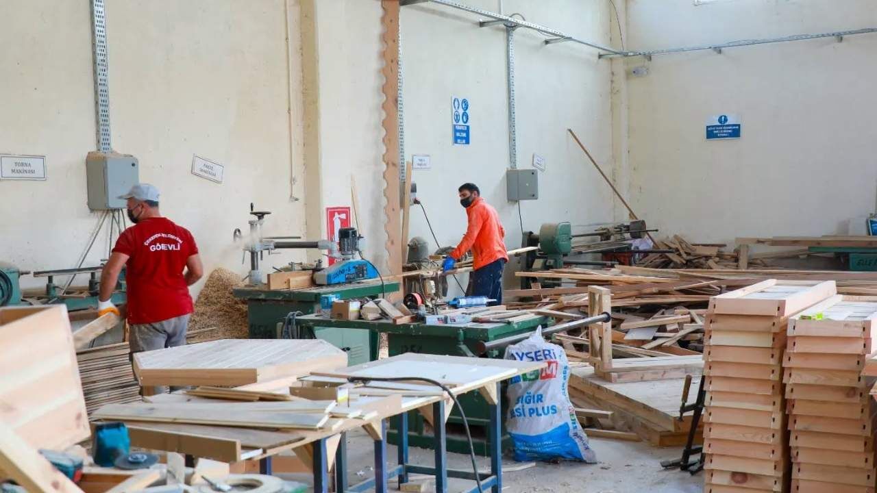 Yozgat Çekerek’te Ahşap Ürünleri Üretim Atölyesi İlçeye Değer Katıyor (2)