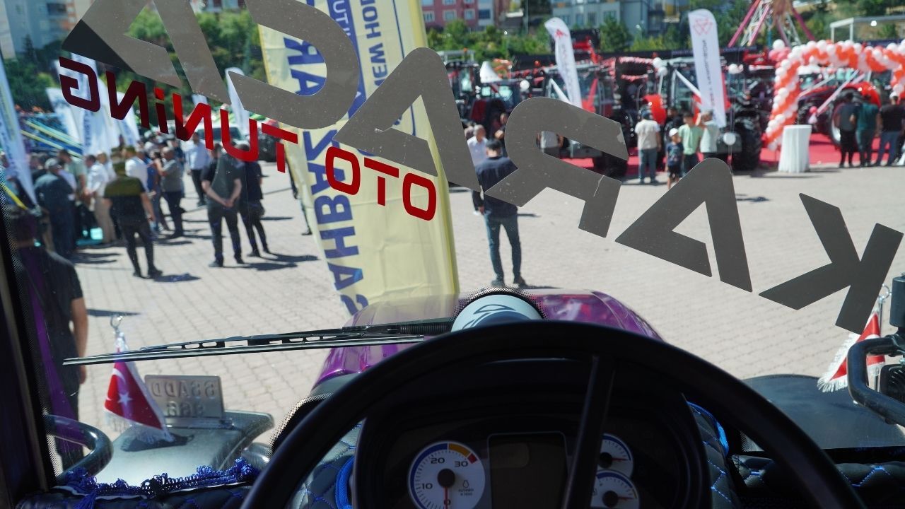 Yozgat Fuarın Yıldızı Mor Traktör