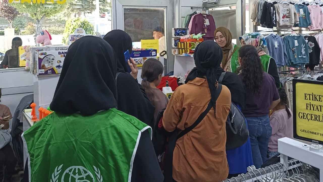 Yozgat İhh Okul Öncesi Öğrencileri Ve İhtiyaç Sahiplerini Güldürdü (1)