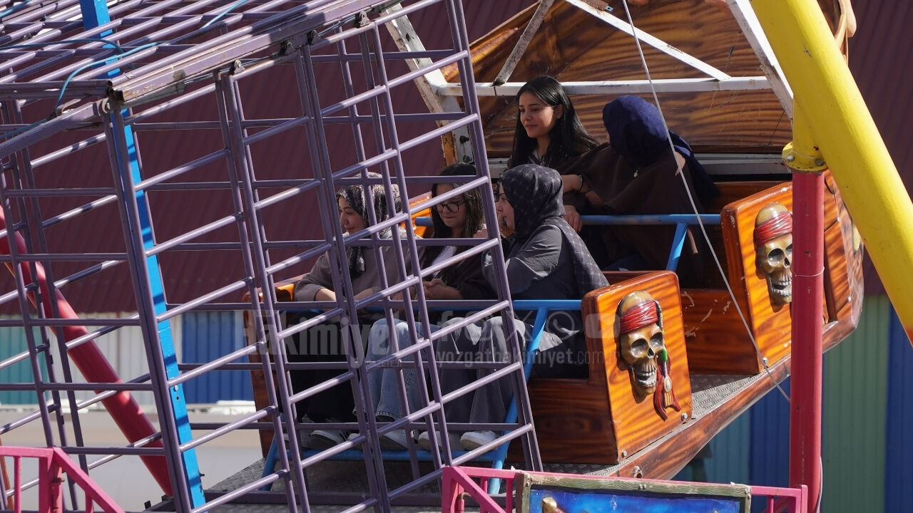 Yozgat Lunaparkında Eğlence Mesaisi Jeton Fiyatı 100 Tl (2)