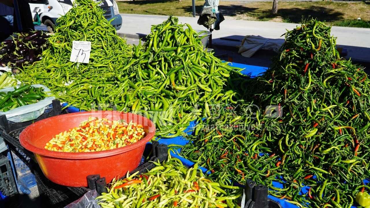Yozgat Salı Pazarı’nda Kışlık Telaşı Tezgahlarda Salça Ve Menemen Hareketliliği (2) Kopya