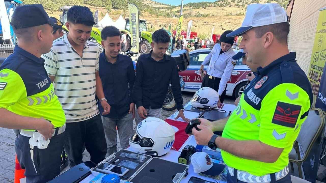 Yozgat Tarım Fuarı’nda Jandarmadan Kapsamlı Bilgilendirme (3)