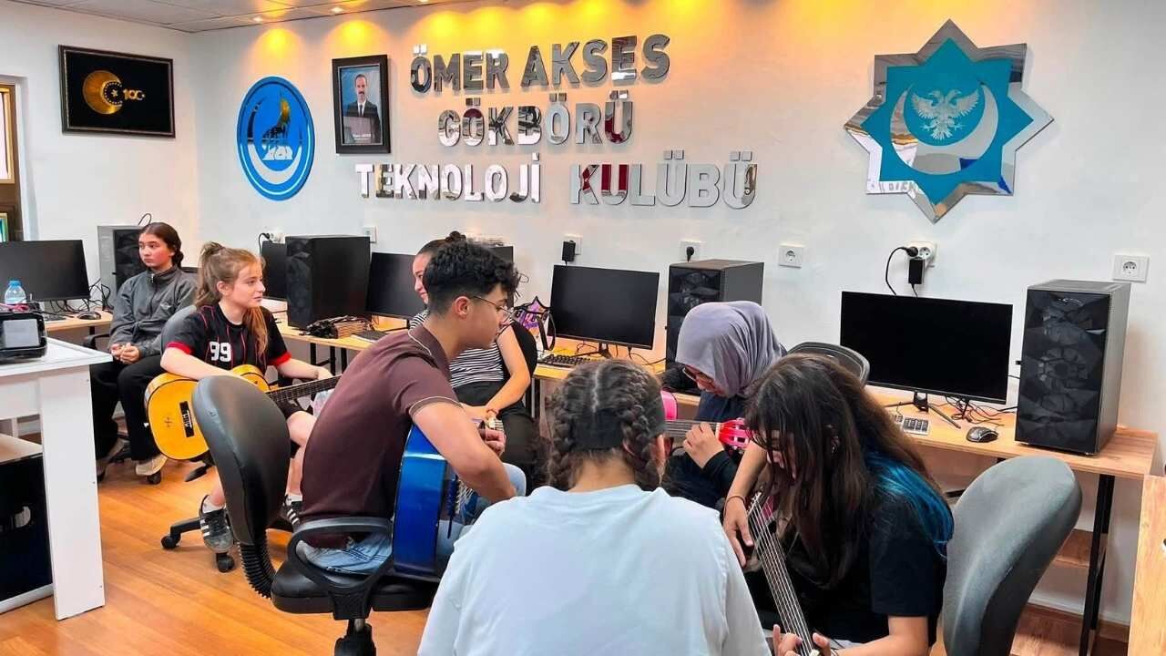 Yozgat Ülkü Ocakları’nda Kurslar Tamamlandı! Öğrenciler Sertifikalarını Aldı (2)
