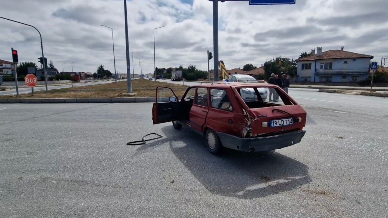 Yozgat Yolunda Korkutan Kaza Kural Tanımayan Kamyon İki Araca Çarptı! (1)