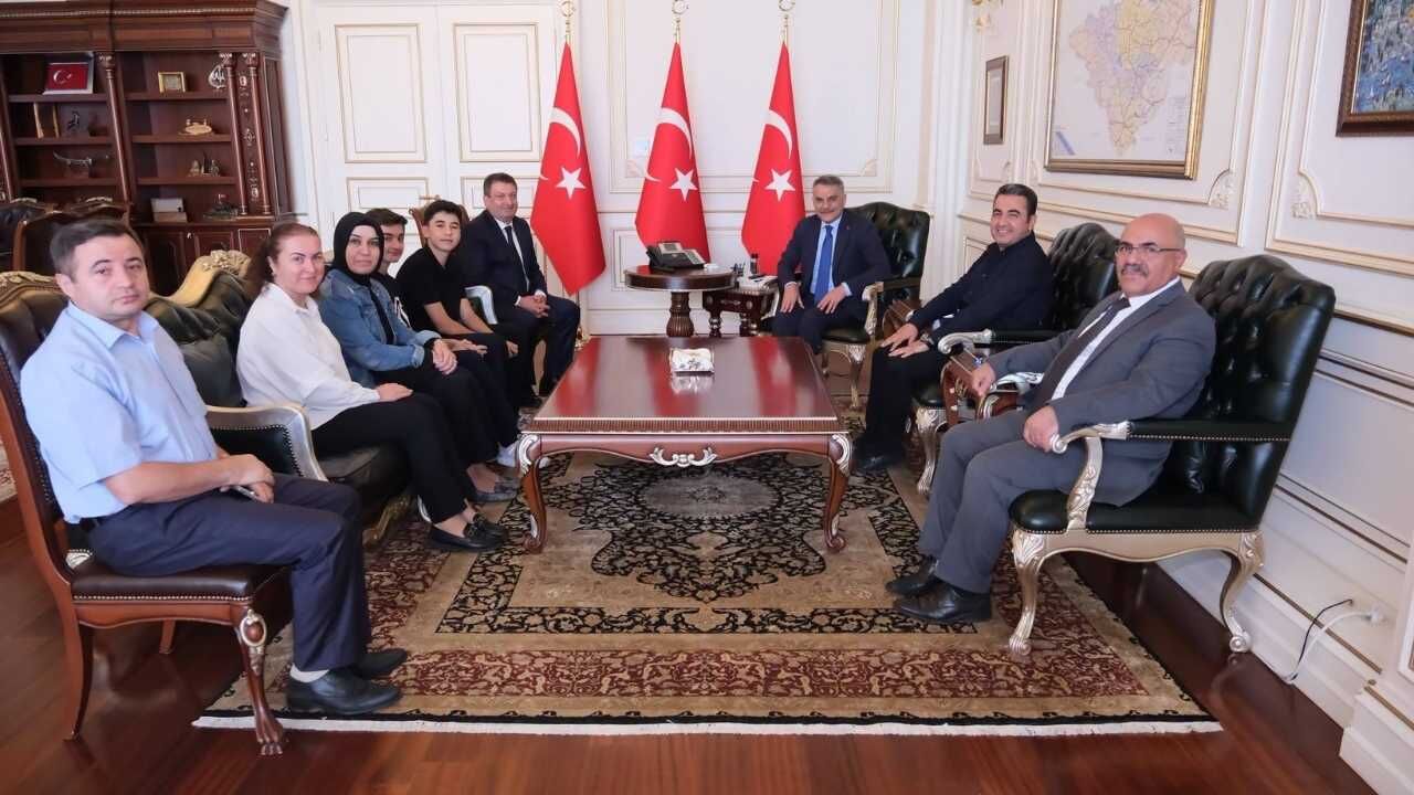 Yozgat’ın Lgs Gururları Vali Özkan’ın Makamında! (1)
