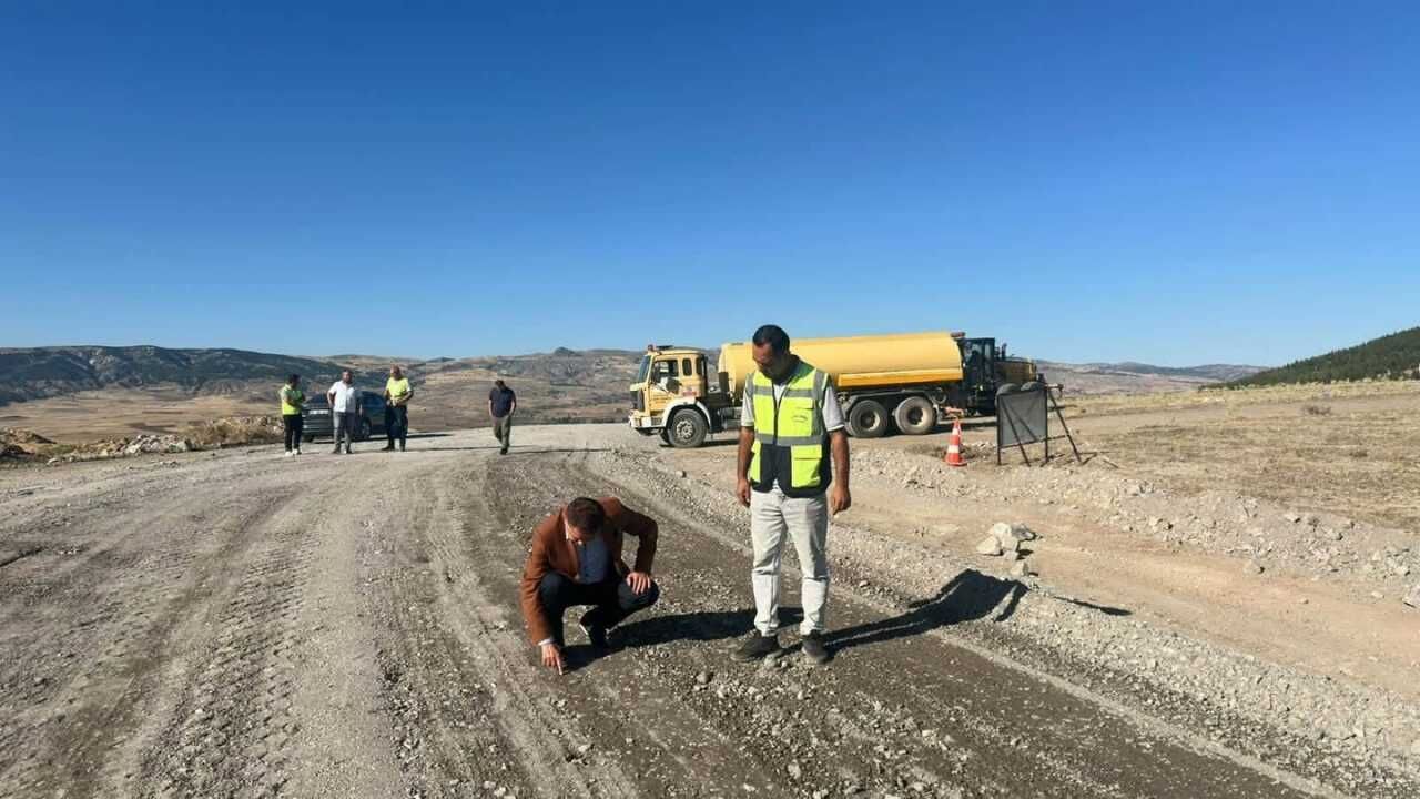 Yozgat’ın O İlçesinde Ulaşım Çilesi Sona Eriyor Asfalt Mesaisi Başladı! (4)