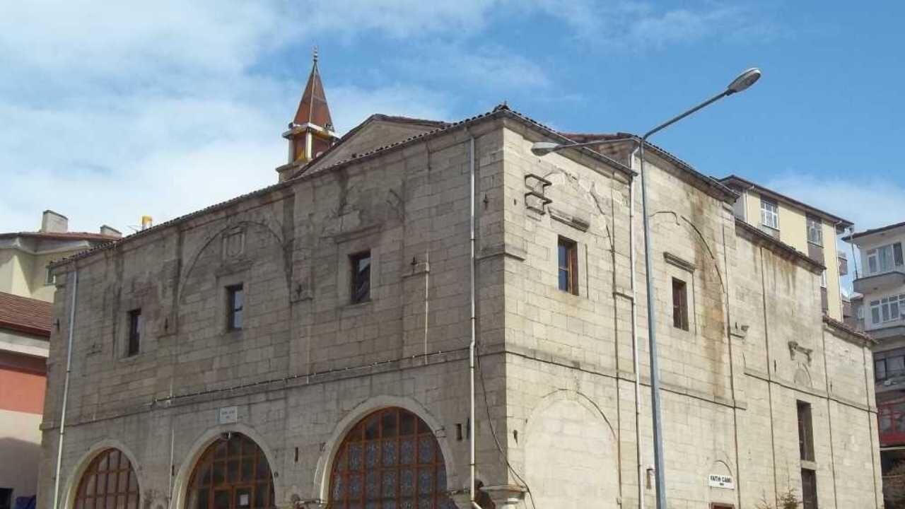 Yozgat’ın Tarihi Mirası Fatih Camii Ziyaretçilerini Bekliyor (5)