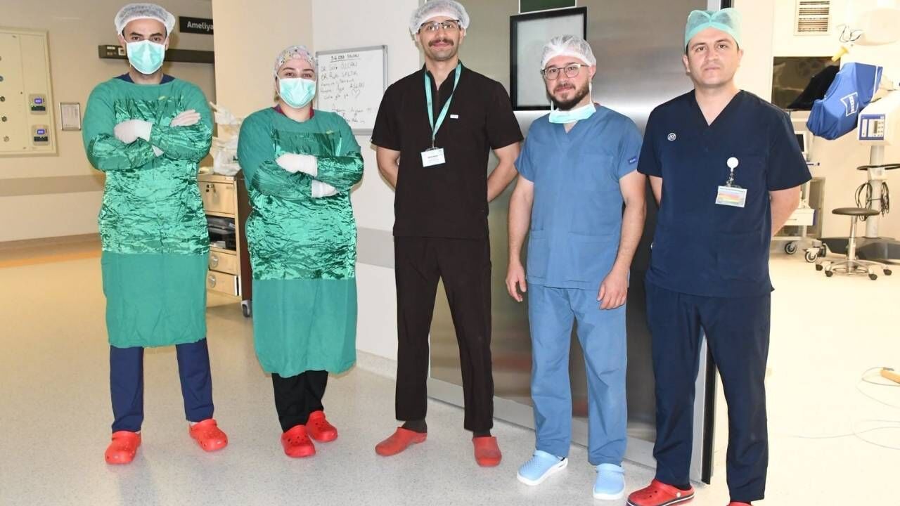 Yozgat’ta 10 Saatlik Gırtlak Kanseri Ameliyatı! Hastanın Son Durumu Belli Oldu (1)