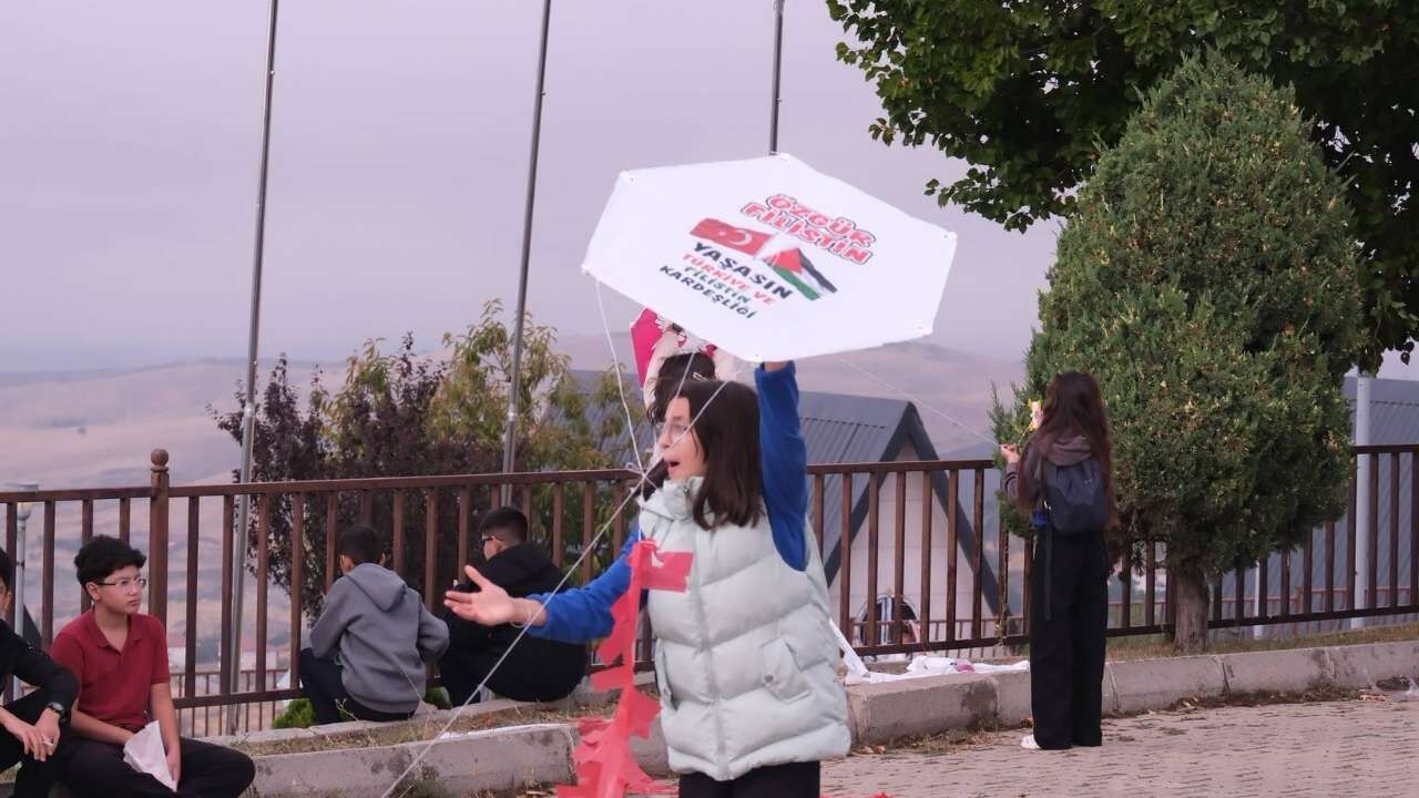 Yozgat’ta 700 Öğrenci Gazze İçin Uçurtma Uçurdu! (2)