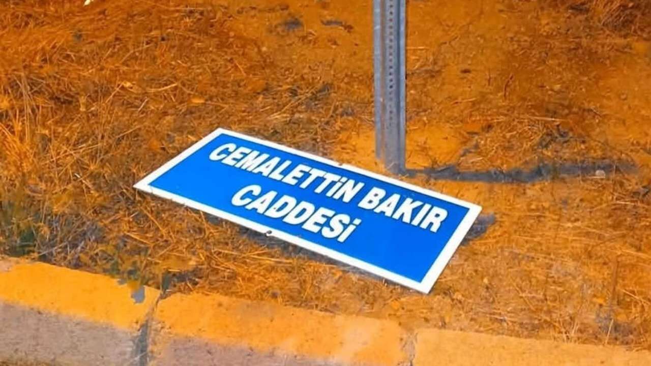 Yozgat’ta Cadde Tabelası Krizi! Eski Belediye Başkanının İsmini Kim Söktü (1)