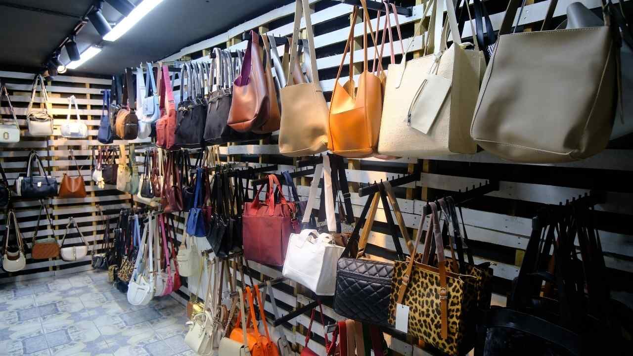 Yozgat’ta Çanta Tercihlerinde Bu Modeller Öne Çıkıyor (5)
