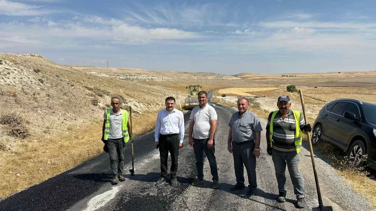 Yozgat Yenifakılı’da Köy Yollarında Asfalt Mesaisi Devam Ediyor