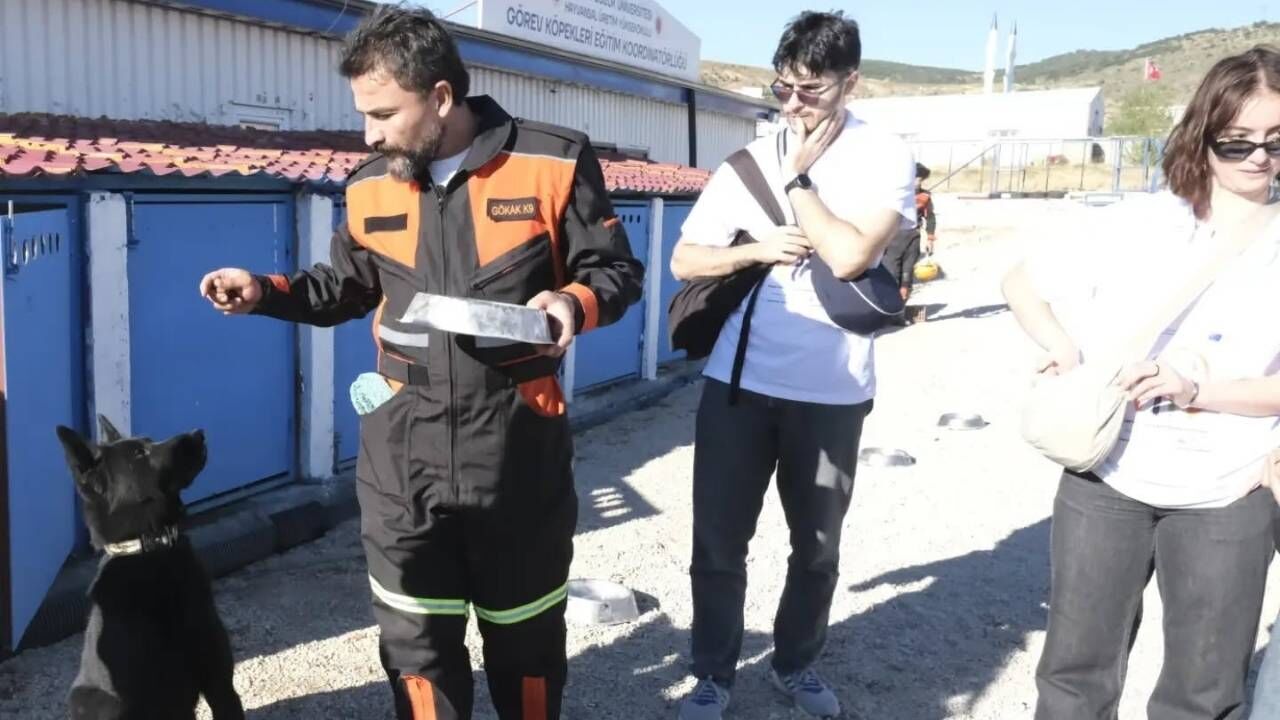 Yozgat’ta Gönüllüler Görevli Köpekleriyle Afet Eğitimi Aldı (2)