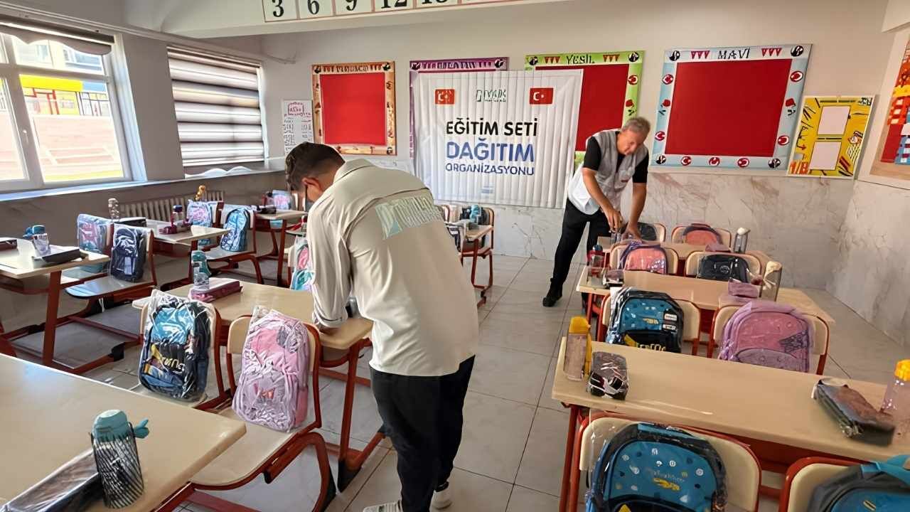 Yozgat’ta İhtiyaç Sahibi Öğrencilere Eğitim Seti Desteği