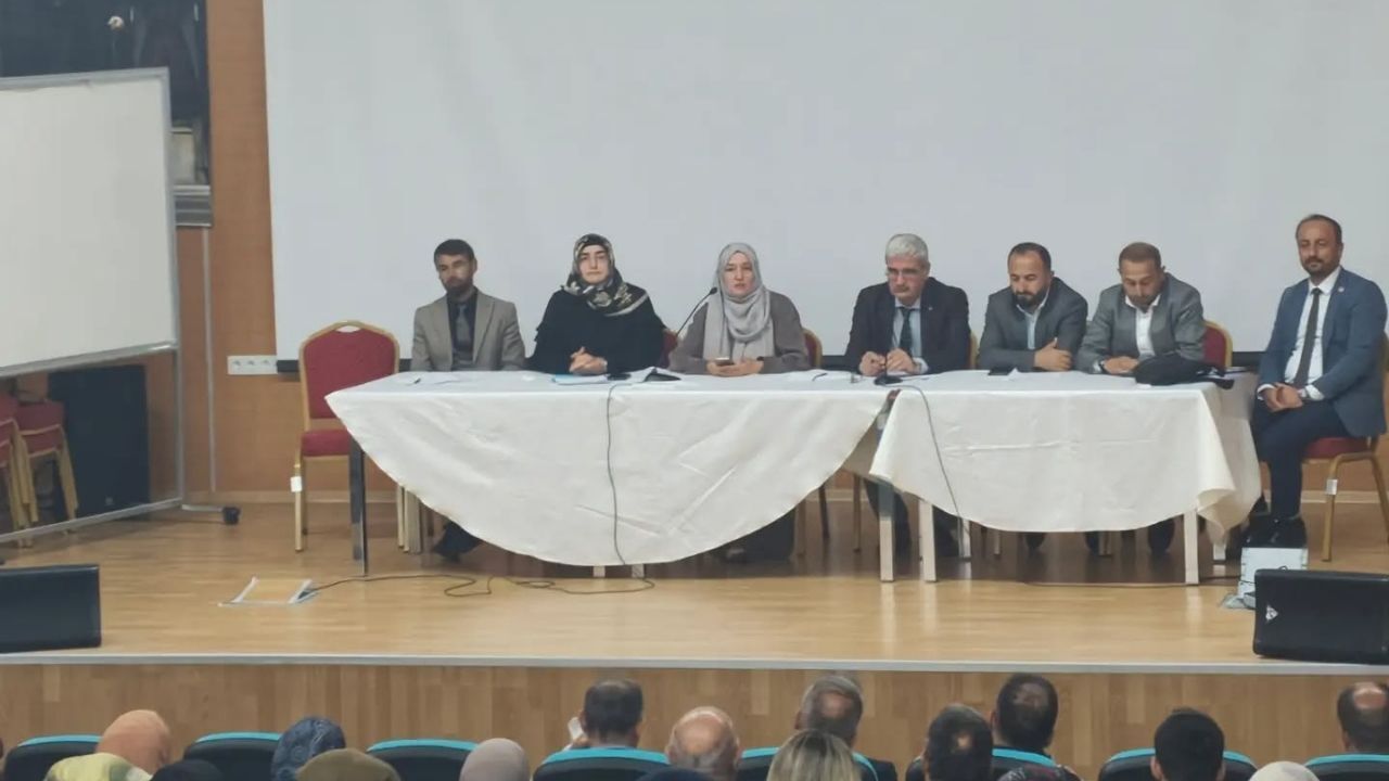 Yozgat'ta İlahiyat Öğrencilerine Kariyer Eğitimi Verildi (2)
