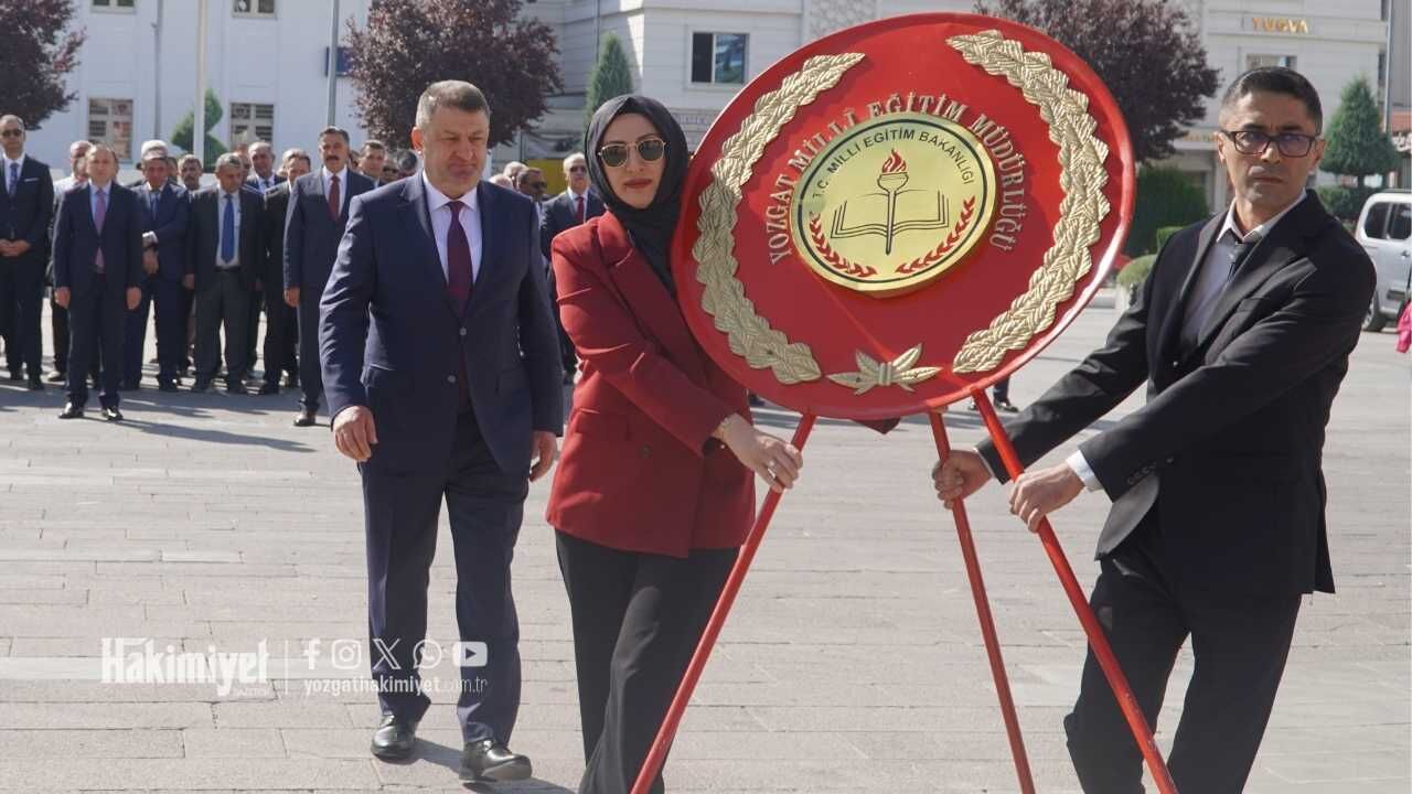 Yozgat'ta İlköğretim Haftası Çelenk Sunma Töreniyle Başladı (1)