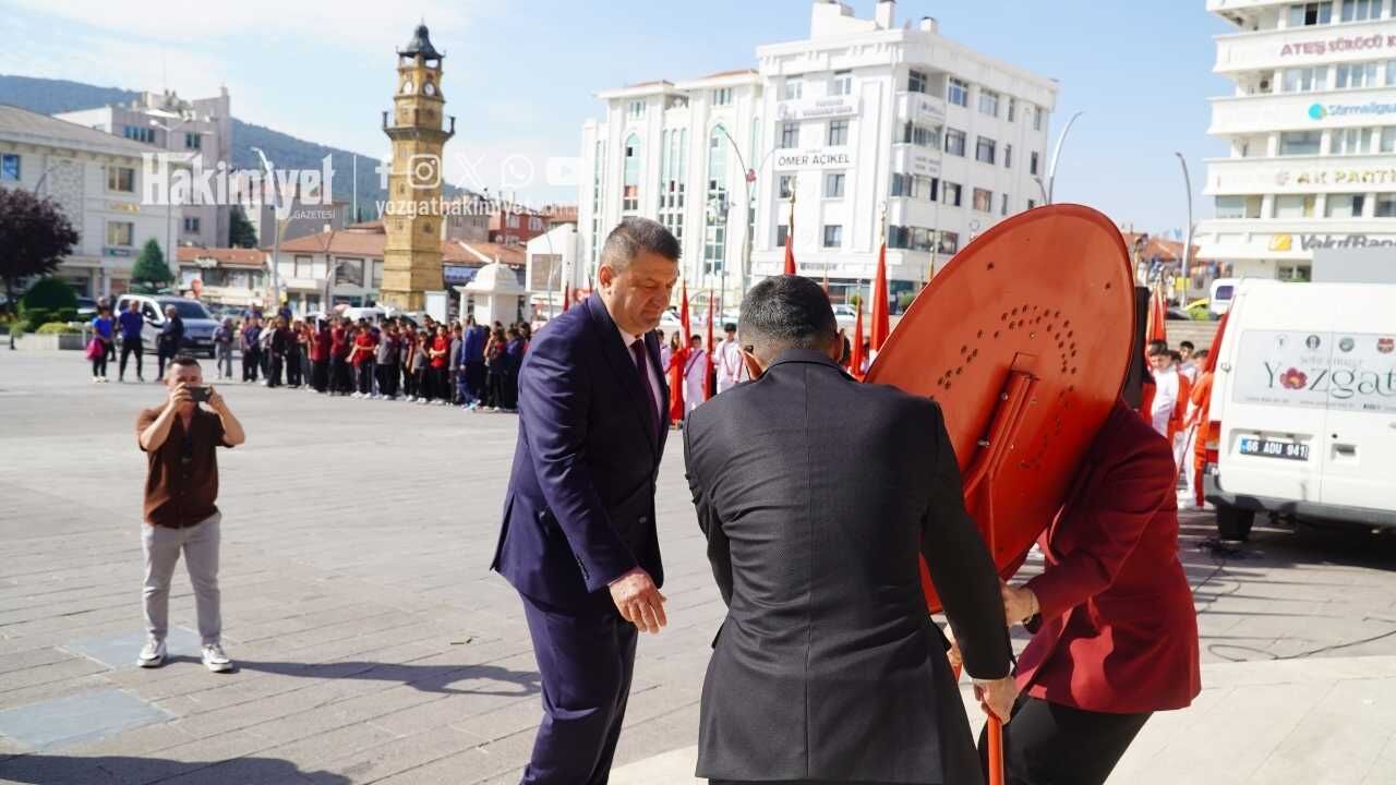 Yozgat'ta İlköğretim Haftası Çelenk Sunma Töreniyle Başladı (7)