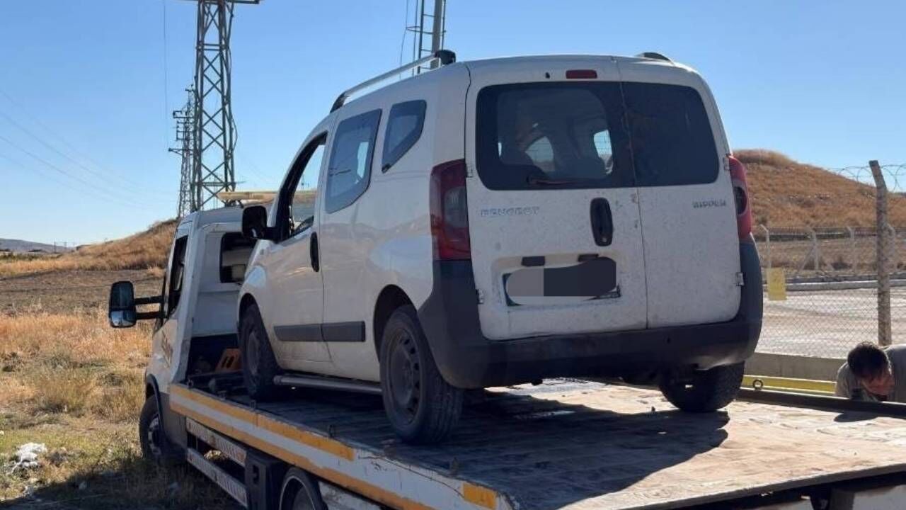 Yozgat’ta Jandarma Denetimleri Sürüyor Aranan 2 Araç Yakalandı (1)