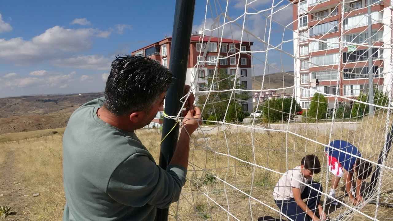 Yozgat'ta Kendi İmkanlarıyla Saha Yaptılar, Destek İstiyorlar (1)