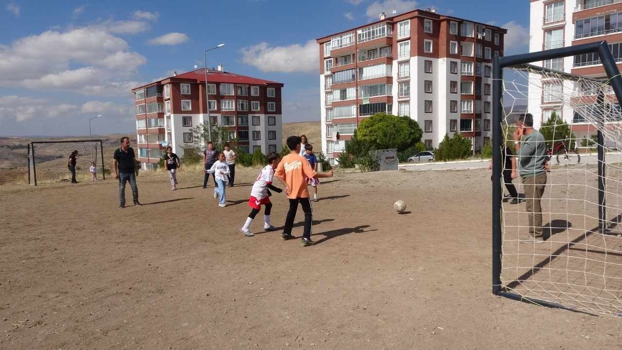 Yozgat'ta Kendi İmkanlarıyla Saha Yaptılar, Destek İstiyorlar (4)