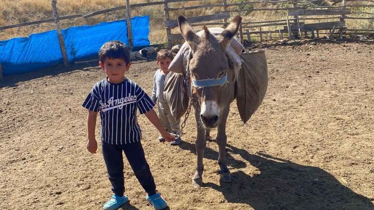 Yozgat’ta Örnek Davranış Çamlık Milli Parkı’ndaki Çeşmeyi Elleriy Le Temizledi (3)