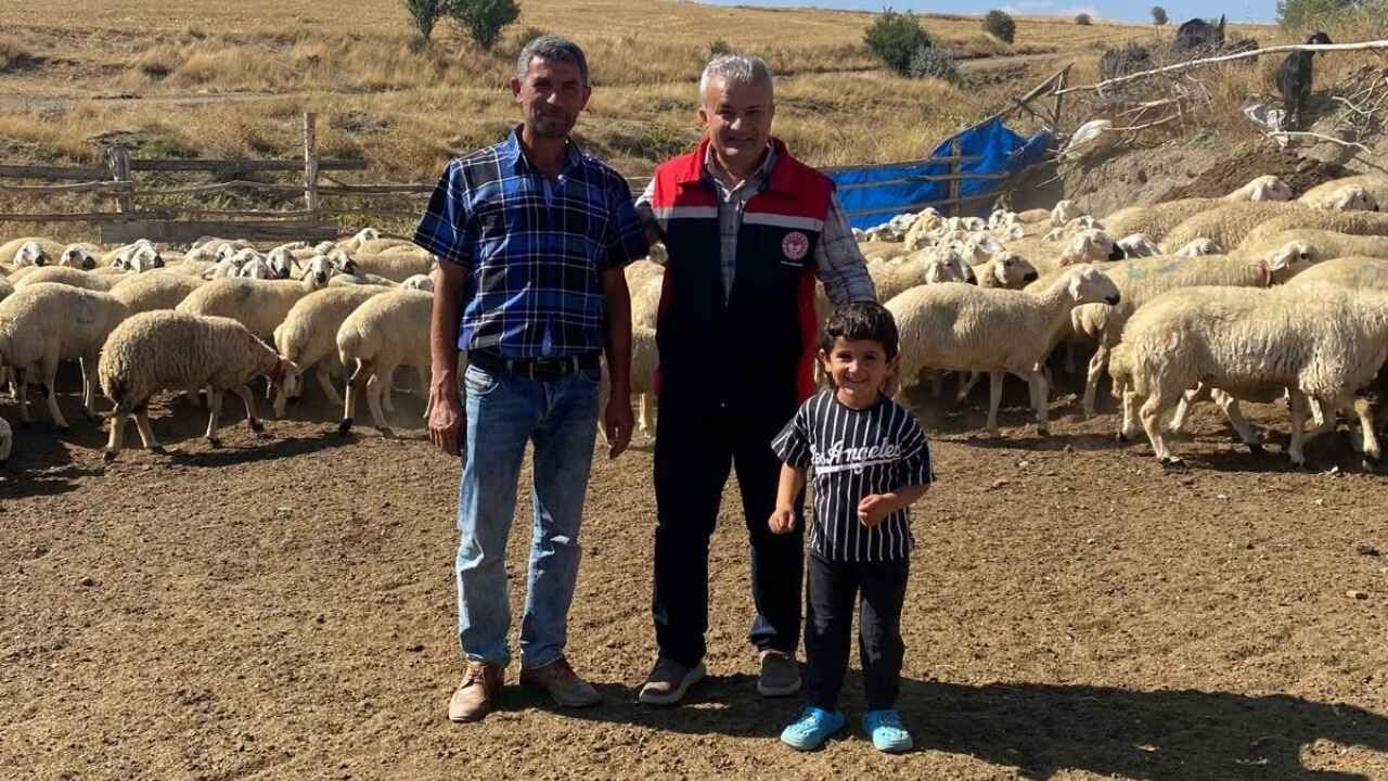 Yozgat’ta Örnek Davranış Çamlık Milli Parkı’ndaki Çeşmeyi Elleriy Le Temizledi (4)