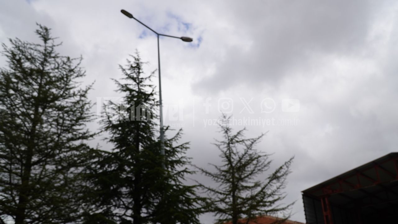 Yozgat'ta Sağanak Alarmı Öğle Saatlerinde Gökgürültülü Yağış Geliyor (3)