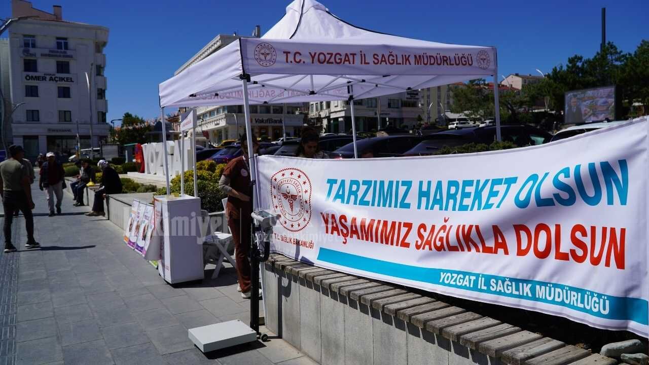 Yozgat’ta Sağlık Çadırı Kuruldu, Vatandaşlara Ücretsiz Danışmanlık Verildi (3)