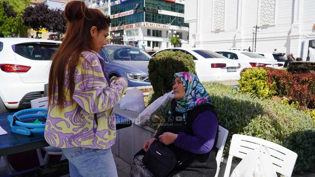 Yozgat’ta Sağlık Çadırı Kuruldu, Vatandaşlara Ücretsiz Danışmanlık Verildi (4)