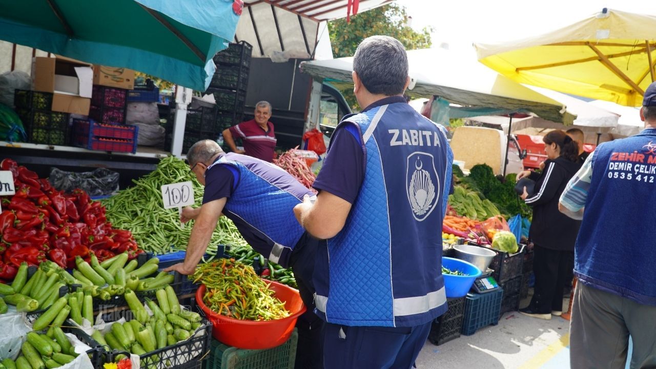 Yozgat'ta Salı Pazarında Zabıta Denetimi Etiketler Ve Tartılar Kontrol Edildi (1)