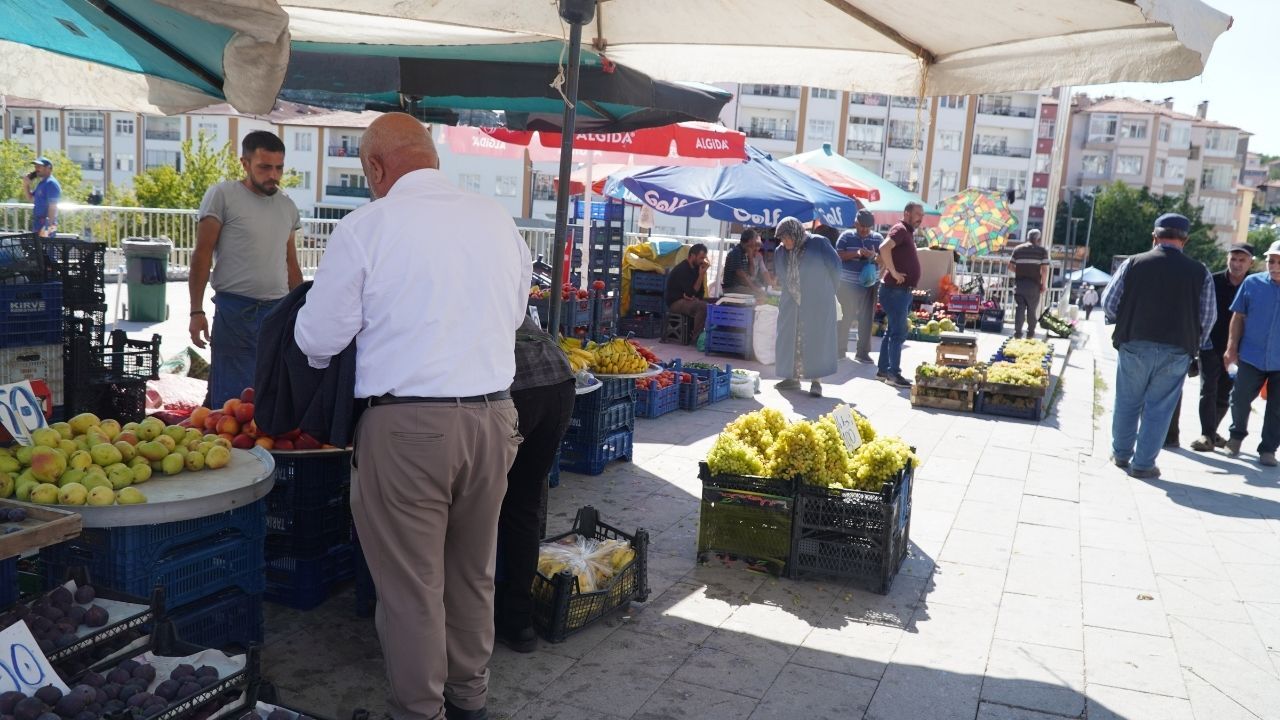 Yozgat'ta Tarihi Caminin Önüne Köy Pazarı Kuruldu (1)