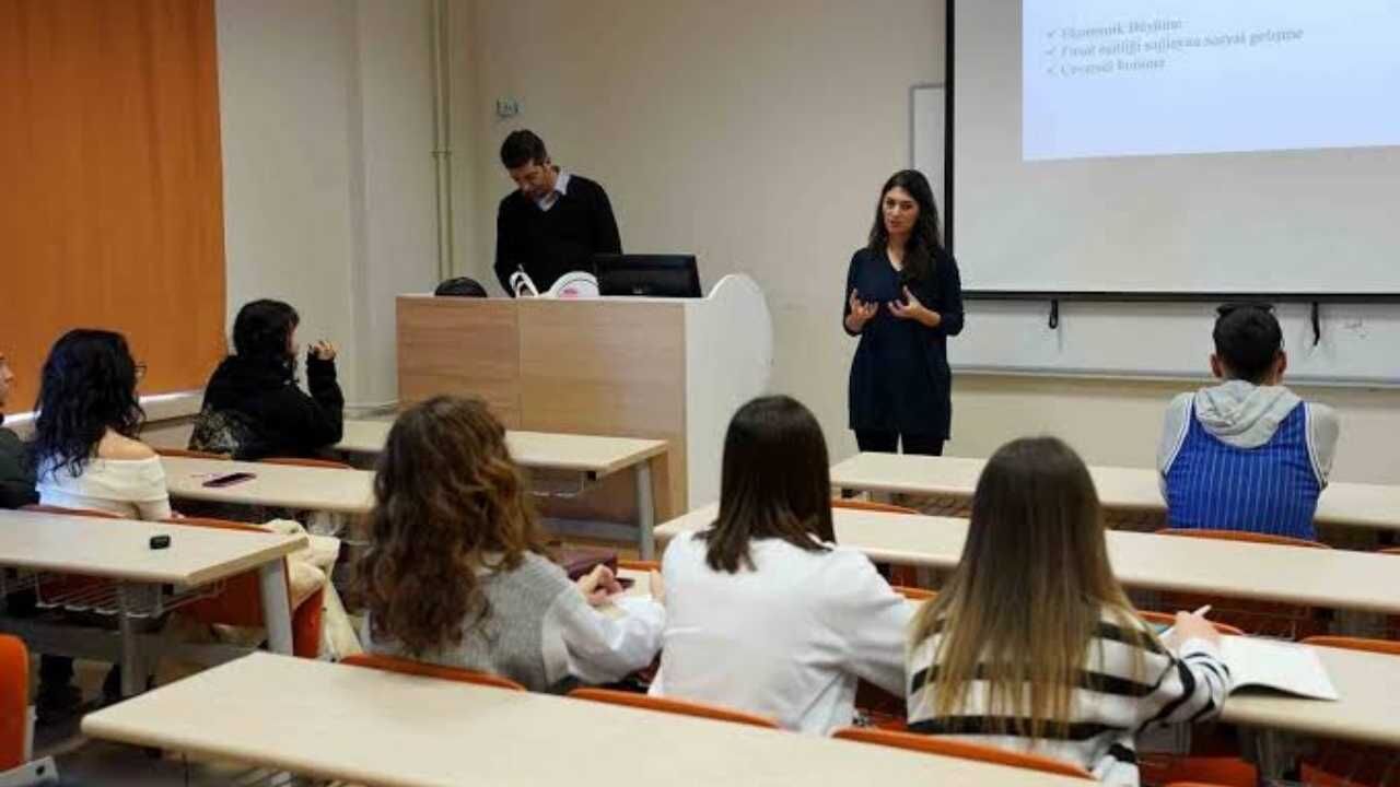 Yozgat'ta Üniversiteye Yeni Başlayanlar Dikkat İlk Haftalarda Bu Hataya Düşmeyin! (3)
