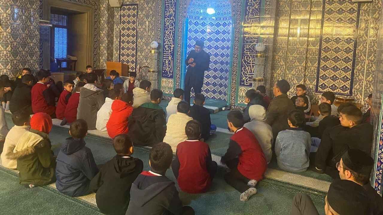 Akdağmadeni’nde Öğrenciler Sabah Namazında Buluştu (1)