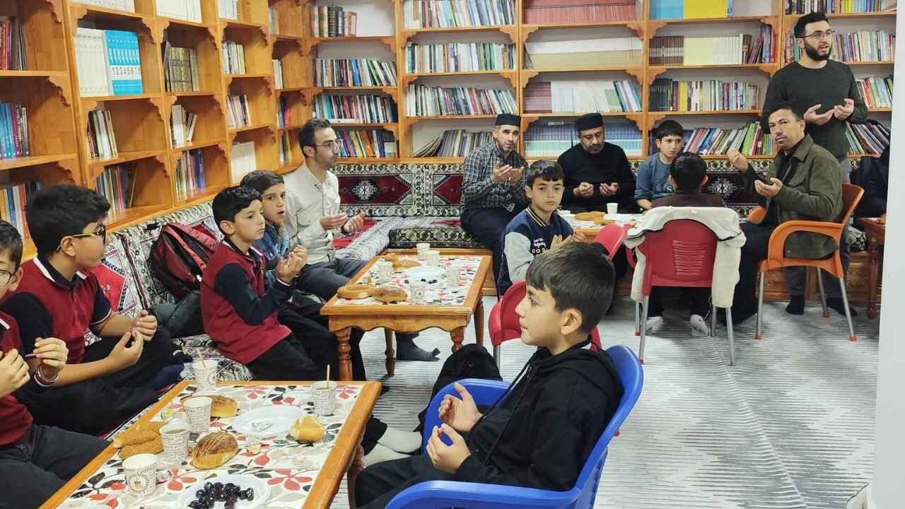 Akdağmadeni’nde Öğrenciler Sabah Namazında Buluştu (2)